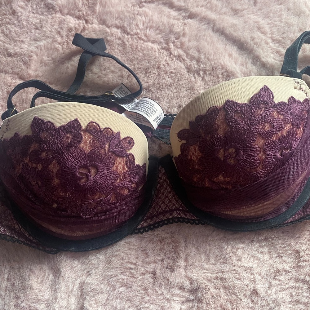 Victorias secret lace Demi bra. Size 32b. Worn maybe once or twice.